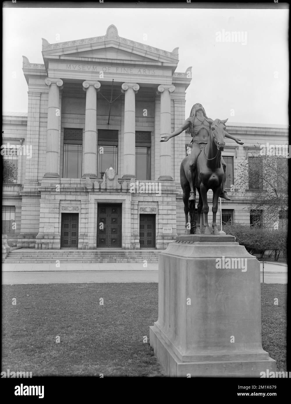 'Appeal to the Great Spirit' statue, Museum of Fine Arts, Boston, Mass. , Sculpture, Public sculpture, Museum of Fine Arts, Boston.  Leon Abdalian Collection Stock Photo