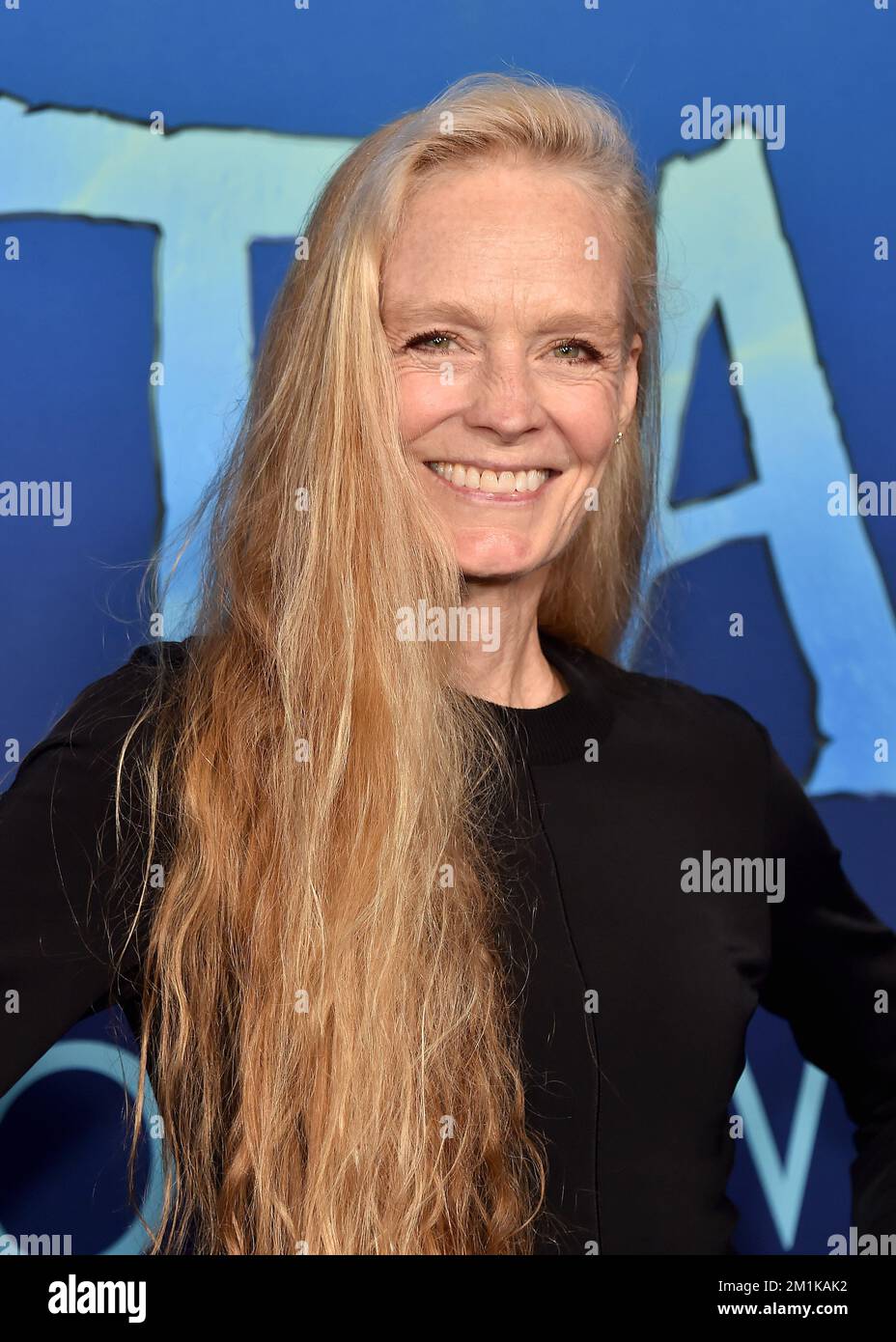 Los Angeles, CA on December 12, 2022. Suzy Amis Cameron walking the red ...