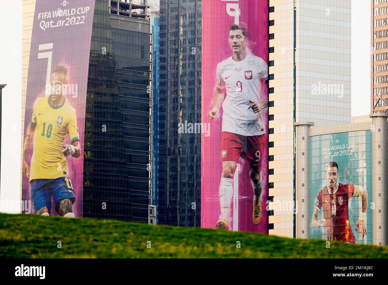 Edificios luminosos hi-res stock photography and images - Alamy