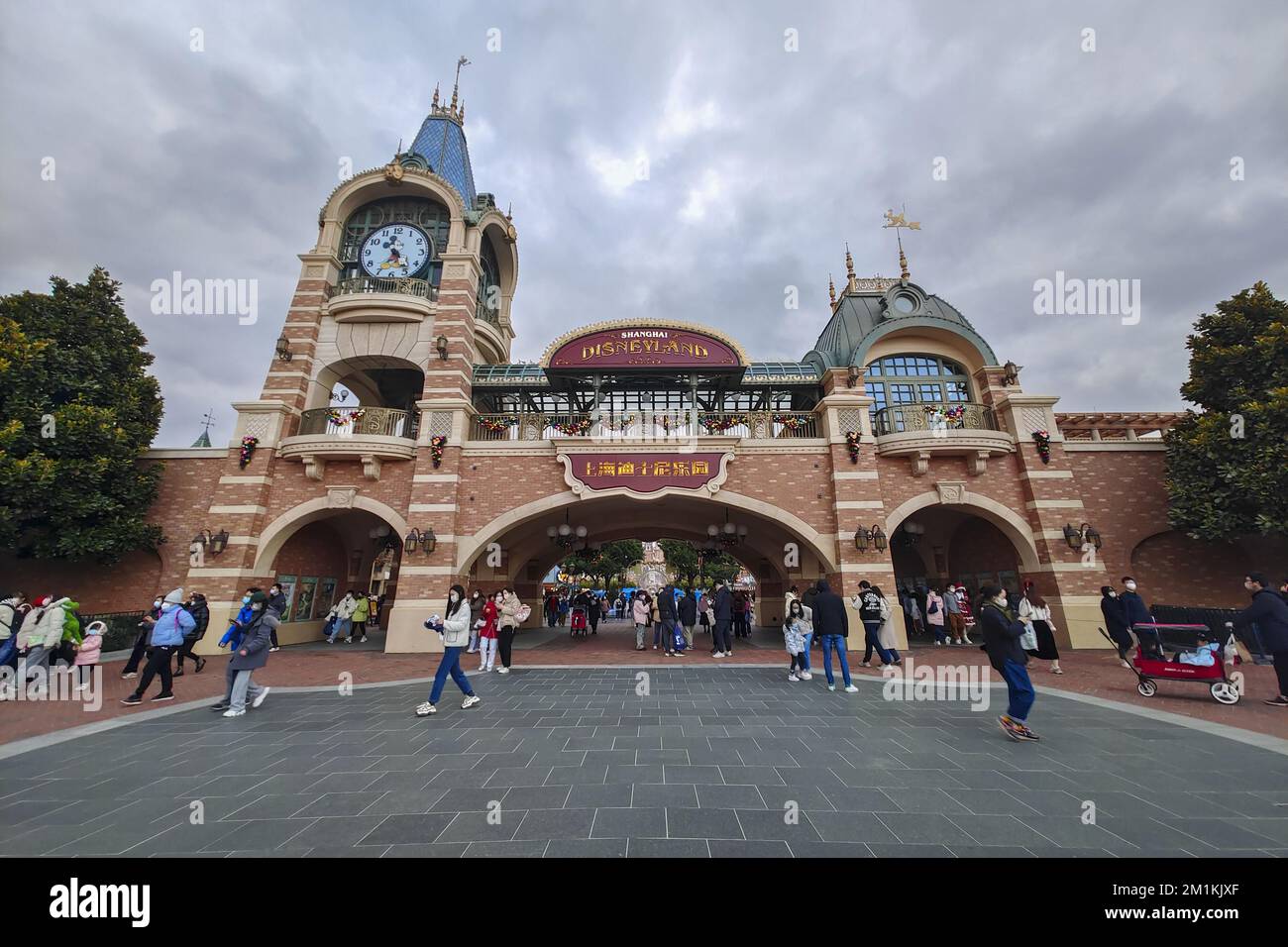 The reopened Shanghai Disneyland is full of tourists at the first