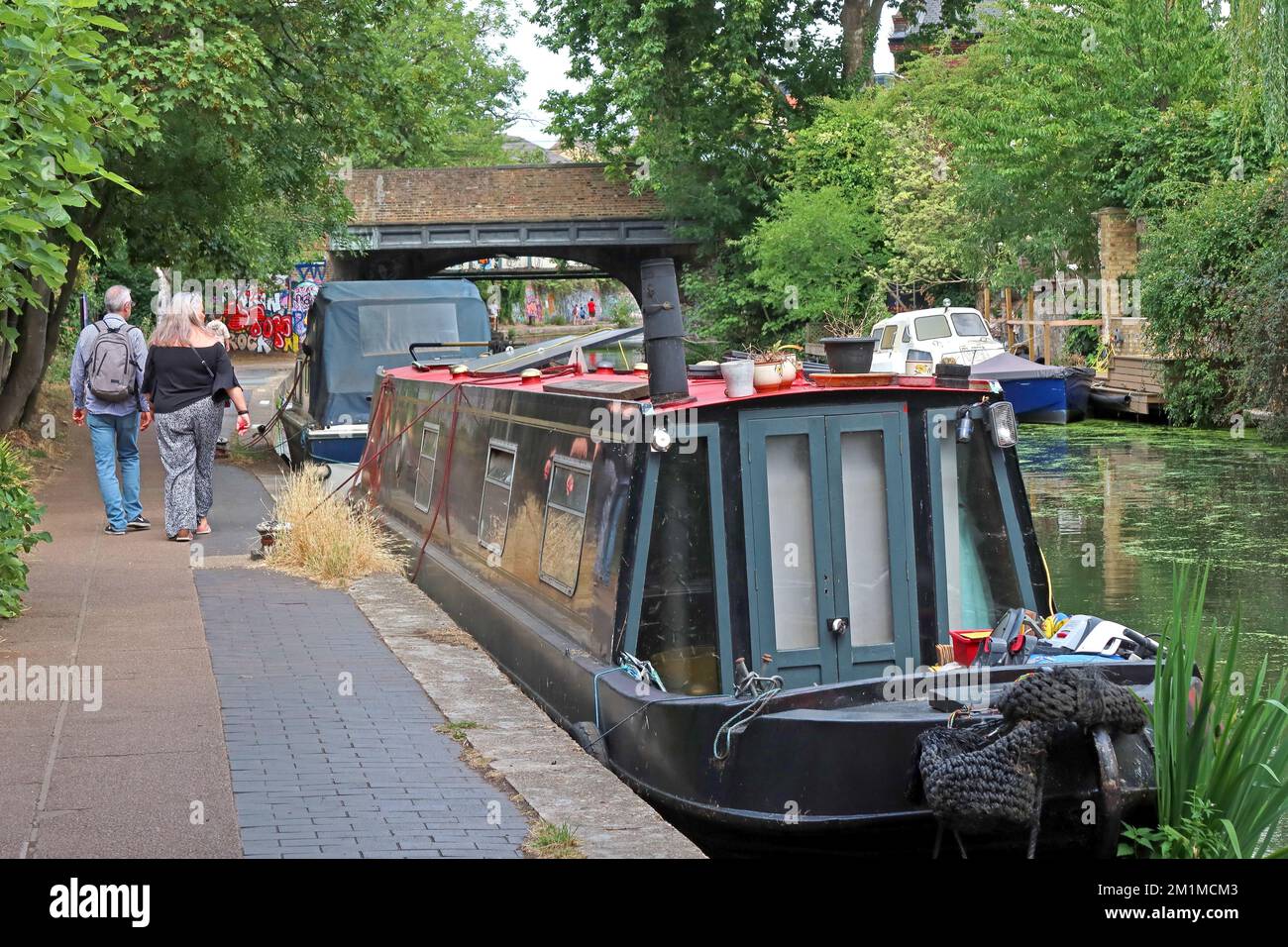 Regents Canal towpath, Camden, North London, England, UK, NW1 7TN Stock Photo