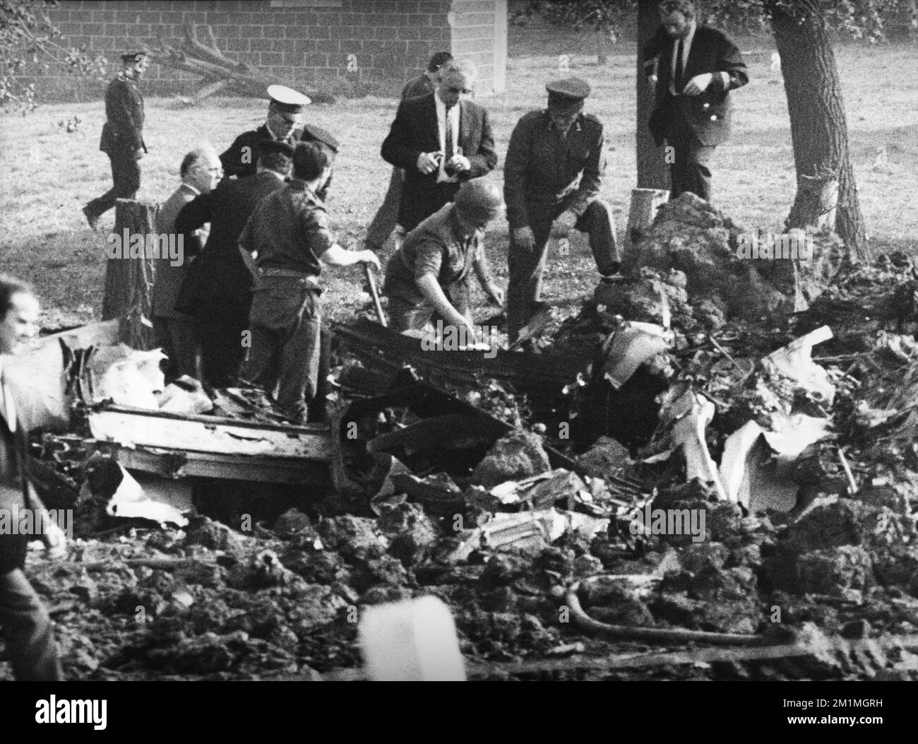 19711002 - TIELT, BELGIUM : (FILE) This file picture dated 2 October 1971 shows police and rescuers as they try to find victims from the wreckage of the british Vanguard Turboprop airliner that crashed in a field of Aarsele - Tielt (near Ghent) on October 2, 1971. The British European Airways (BEA) plane was carrying 63 persons on a flight between London and Salzburg (Austria). 38 people died in the tragedy. BELGA PHOTO ARCHIVES Stock Photo