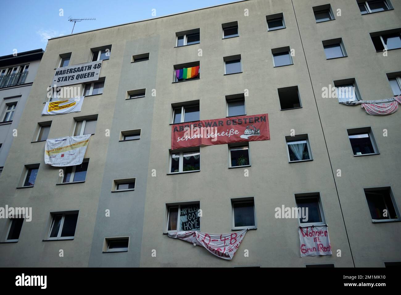 Proteste gegen Gentrifizierung vor einem Haus in der Habersaathstrasse, Berlin  (nur fuer redaktionelle Verwendung. Keine Werbung. Referenzdatenbank: Stock Photo