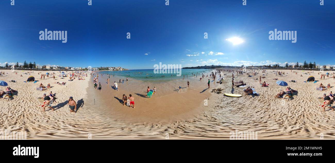 420 x 180 grad-Panorama: Bondi Beach, Sydney, Australien/ 420 x 180 degree panorama: Bondi Beach, Sydney, Australia. Stock Photo