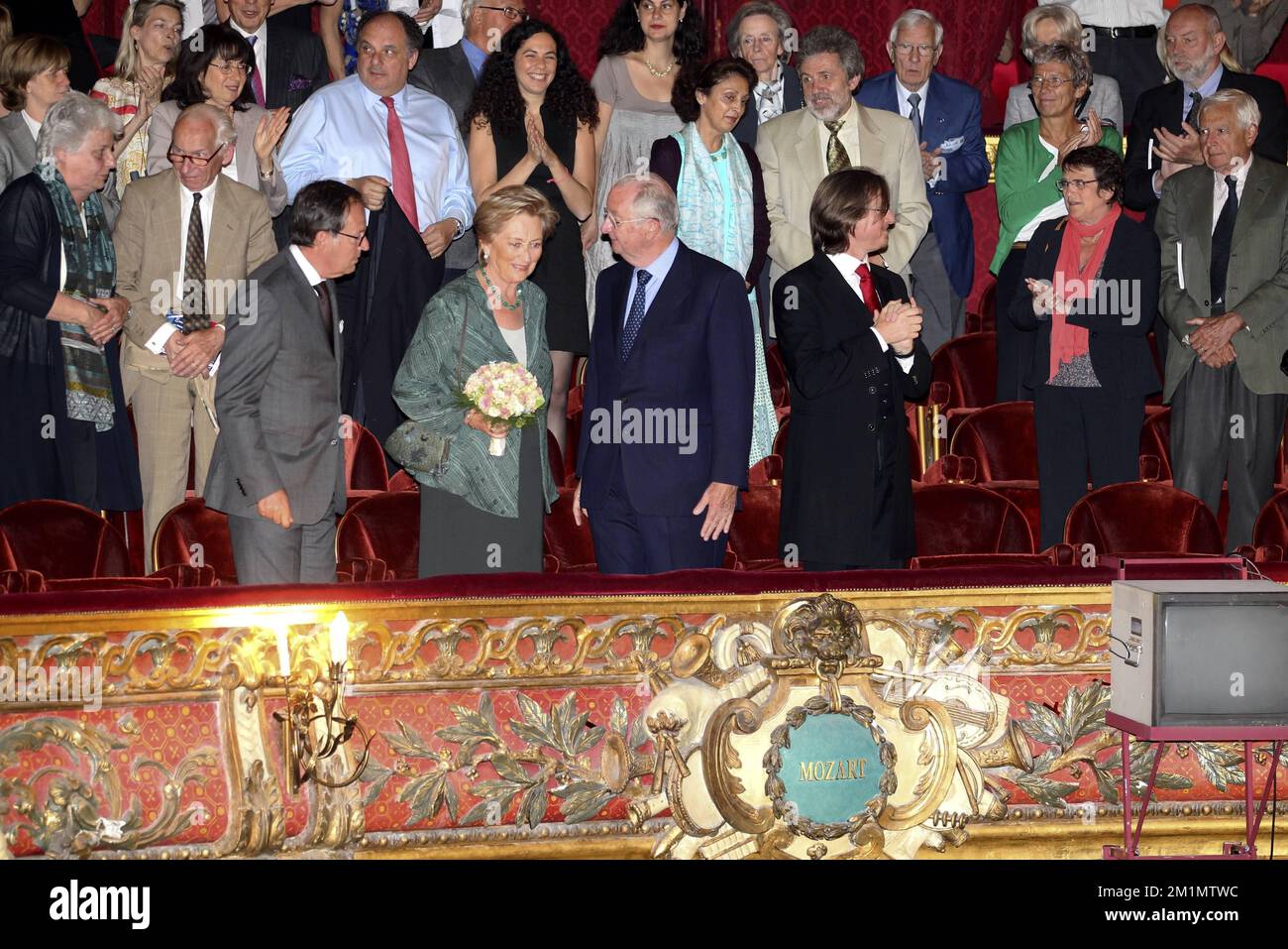 20120612 - BRUSSELS, BELGIUM: (center L-R) Queen Paola of Belgium, King Albert II of Belgium and De Munt-La Monnaie general director Peter de Caluwe pictured at the start of a performance of Giuseppe Verdi's opera Il Trovatore, at the Koninklijke Muntschouwburg - Theatre Royale de la Monnaie in Brussels, Tuesday 12 June 2012. This production is directed by Dmitri Tcherniakov, with the symphonic orchestra and choir of De Munt-La Monnaie, with director Marc Minkowski. BELGA PHOTO NICOLAS MAETERLINCK Stock Photo