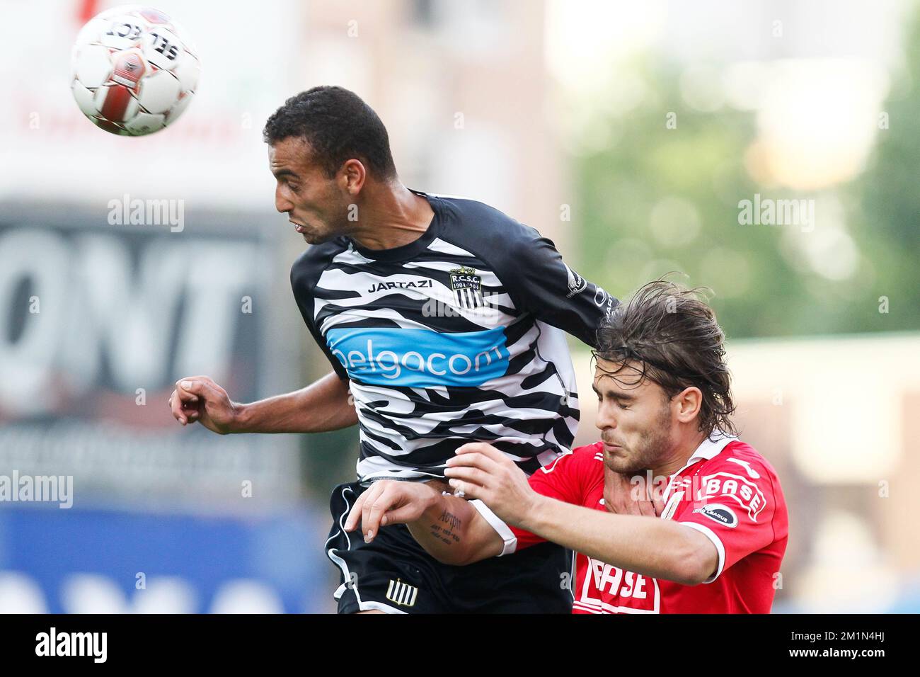 20120819 - CHARLEROI, BELGIUM: Charleroi's Mourad Satli and Standard's Maor Bar Buzaglo fight for the ball during the Jupiler Pro League match between Sporting Charleroi and Standard de Liege, in Charleroi, Sunday 19 August 2012, on the fourth day of the Belgian soccer championship. BELGA PHOTO BRUNO FAHY Stock Photo