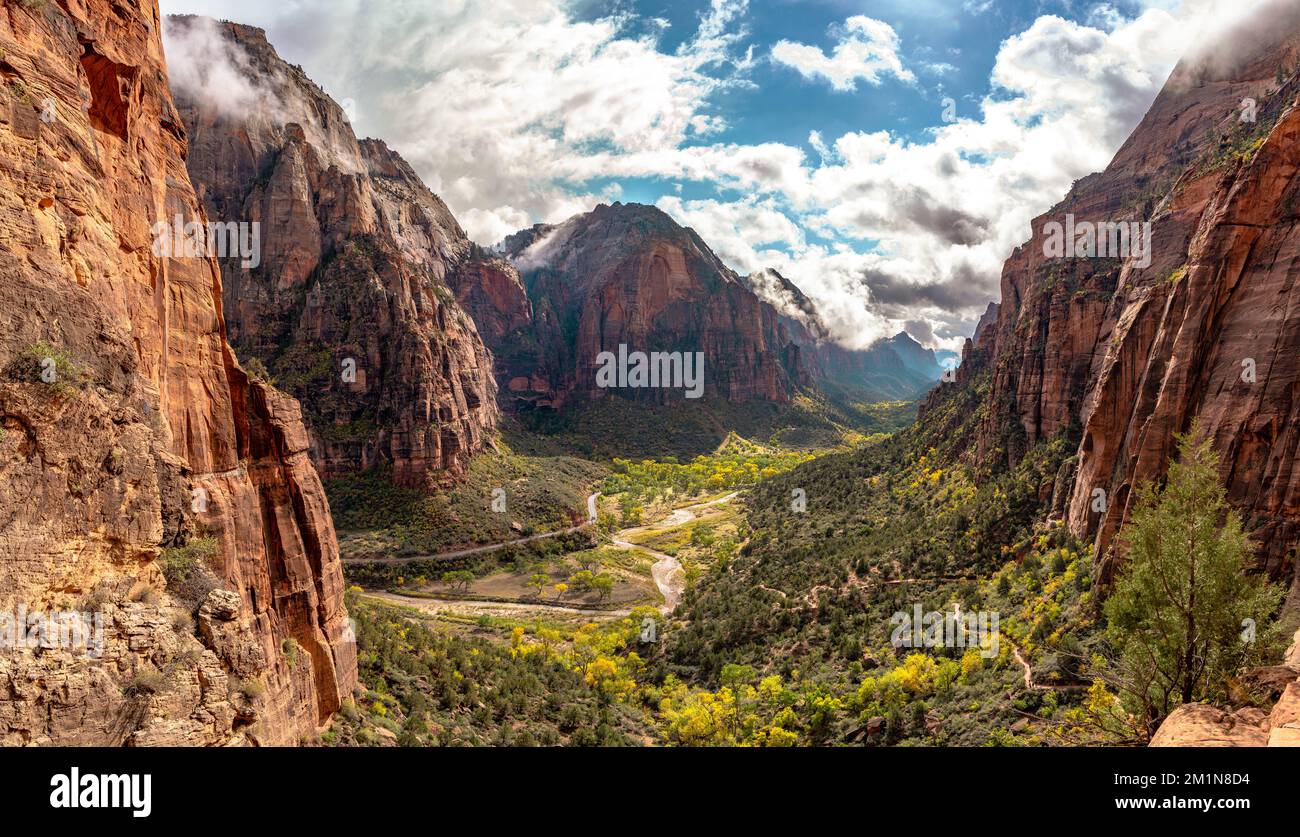 Zion national park hiking trails hi-res stock photography and images ...