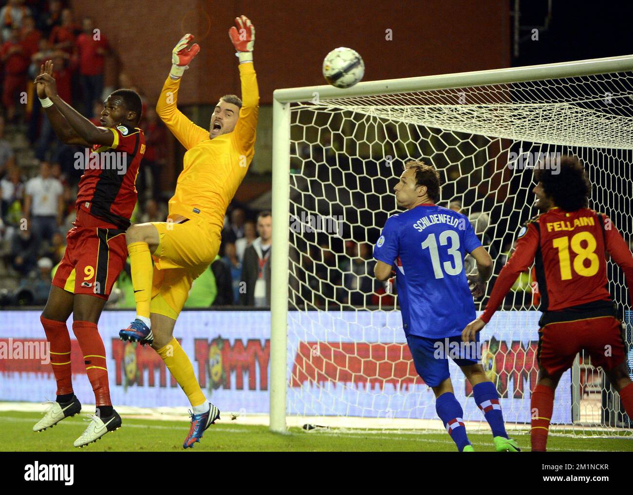 20120911 - BRUSSELS, BELGIUM: Belgium's Christian Benteke, Croatian's goalkeeper Stipe Pletikosa, Croatian's Gordon Schildenfeld and Belgium's Marouane Fellaini in action during the qualifying match between Belgium Red Devils and Croatia, Tuesday 11 September 2012 at the King Baudouin stadium, in Brussels. This is the second of ten qualifying games for the 2014 Soccer World Championships. BELGA PHOTO ERIC LALMAND Stock Photo