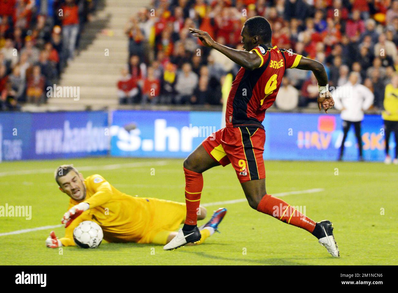 20120911 - BRUSSELS, BELGIUM: Belgium's Christian Benteke and Croatian's goalkeeper Stipe Pletikosa fight for the ball during the qualifying match between Belgium Red Devils and Croatia, Tuesday 11 September 2012 at the King Baudouin stadium, in Brussels. This is the second of ten qualifying games for the 2014 Soccer World Championships. BELGA PHOTO ERIC LALMAND Stock Photo
