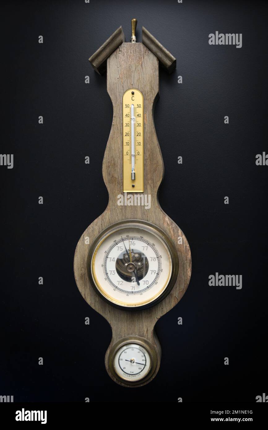 https://c8.alamy.com/comp/2M1NE1G/old-wall-barometer-with-built-in-hygrometer-and-thermometer-black-background-2M1NE1G.jpg