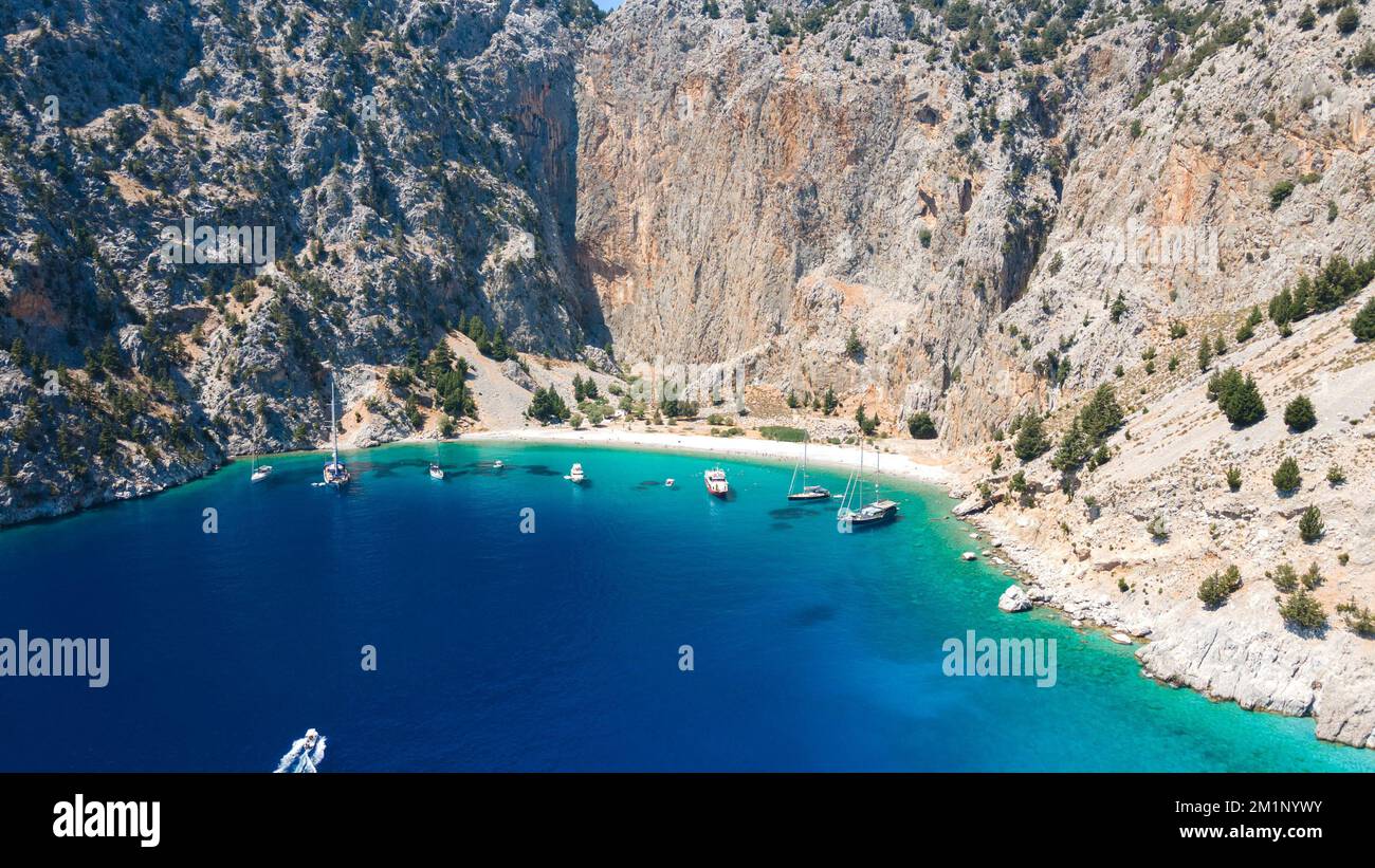 An aerial view of a boat sailing the blue ocean Stock Photo - Alamy