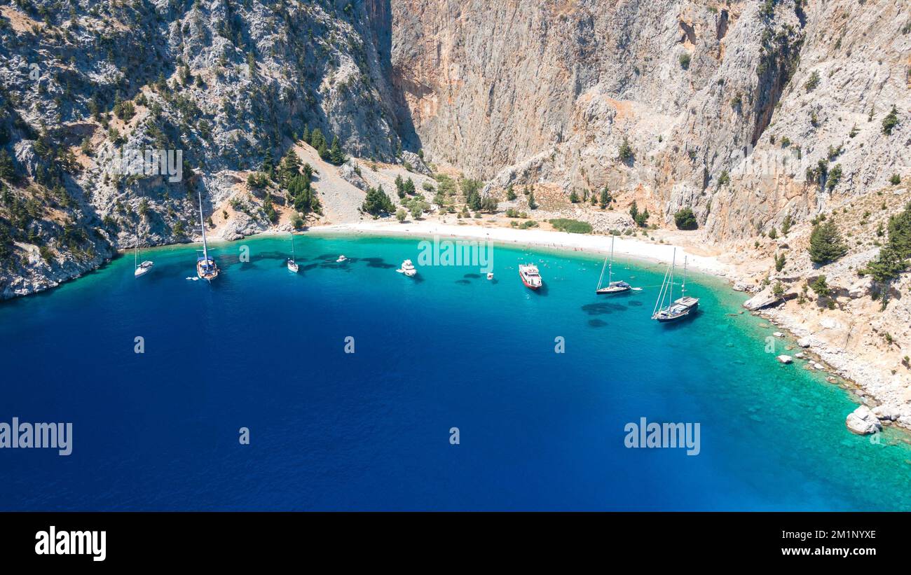 An aerial view of a boat sailing the blue ocean Stock Photo - Alamy