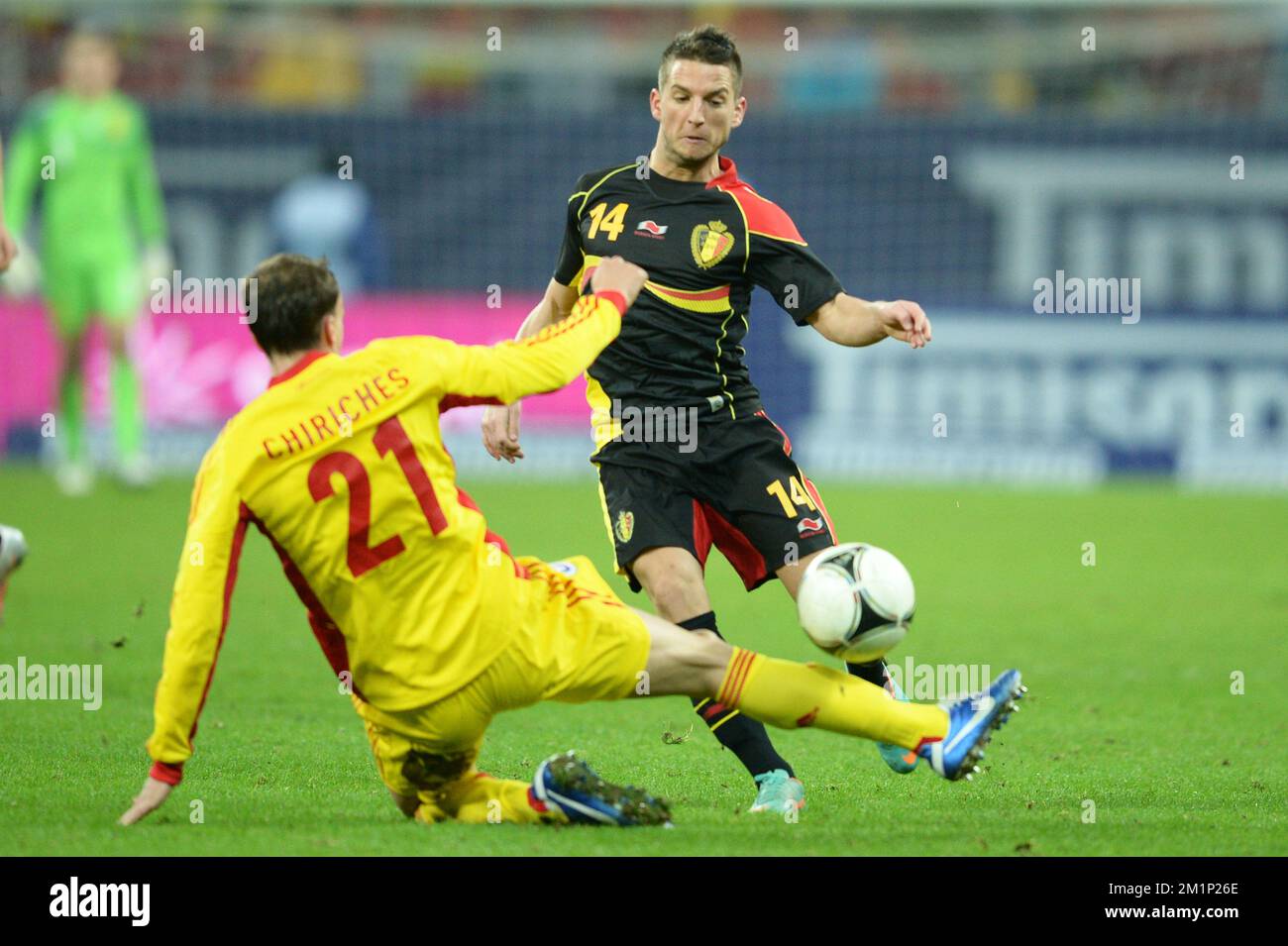 20121114 - BUCAREST, ROMANIA: Belgium's Dries Mertens and Romania's Vlad Chiriches fight for the ball during a friendly soccer game between Romania and the Belgian national team 'the Red Devils' in Bucharest, Romania, Wednesday 14 November 2012. BELGA PHOTO YORICK JANSENS Stock Photo