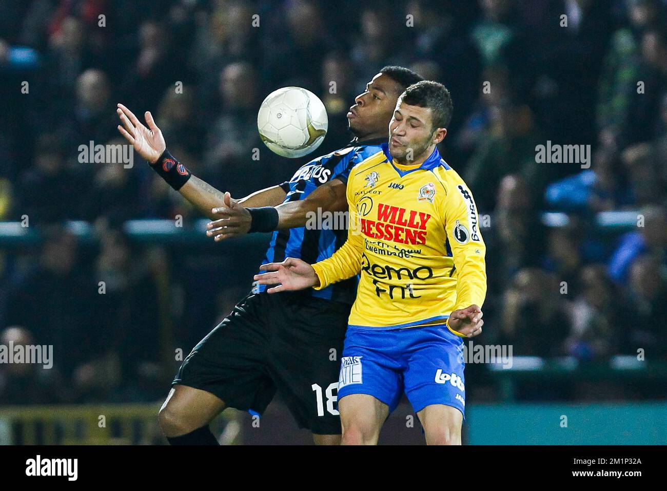 20121117 - BEVEREN, BELGIUM: Club's Ryan Donk and Waasland-Beveren's Mohammad Ghadir fight for the ball during the Jupiler Pro League match between Waasland-Beveren and Club Brugge KV, in Beveren, Saturday 17 November 2012, on day 16 of the Belgian soccer championship. BELGA PHOTO BRUNO FAHY Stock Photo