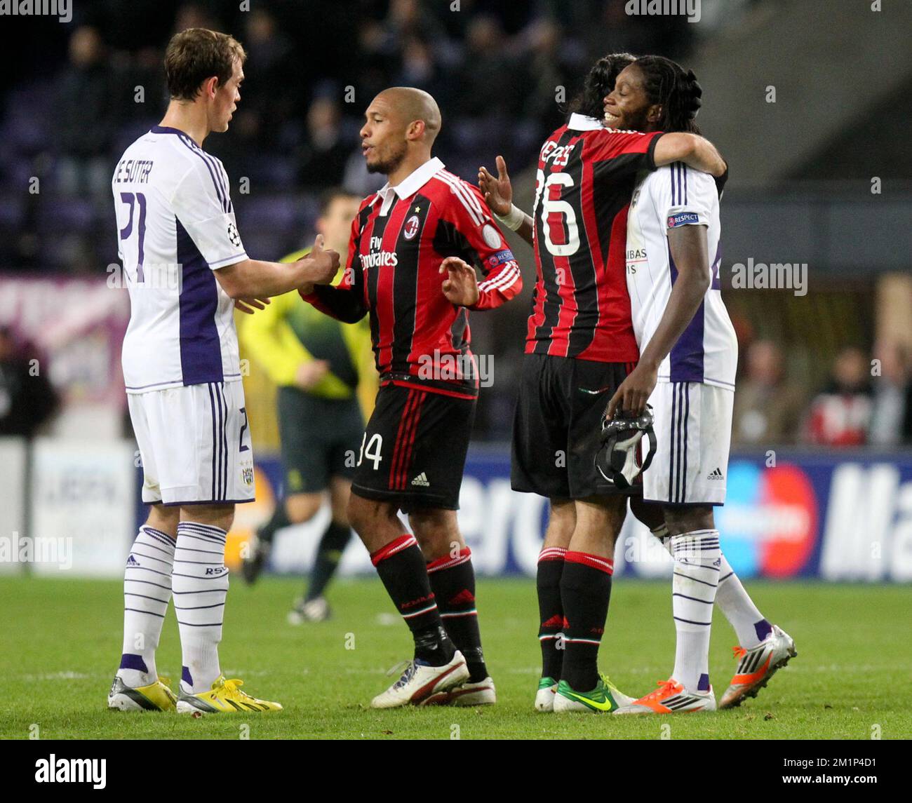 20121121 - BRUSSELS, BELGIUM: Anderlecht's Tom De Sutter, Milan's Nigel de Jong, Milan's Mario Yepes and Anderlecht's Dieumerci Mbokani pictured after the football game between Belgian RSC Anderlecht and Italian AC Milan, on the fifth day of the group C of Champions League group C Wednesday 21 November 2012 in Brussels.  BELGA PHOTO VIRGINIE LEFOUR Stock Photo