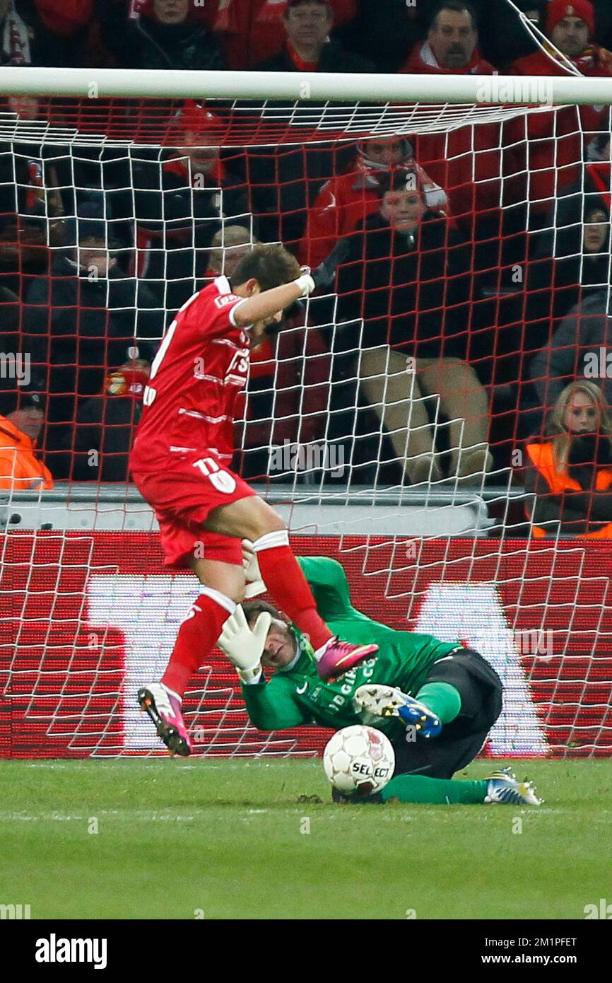 20130125 - LIEGE, BELGIUM: Standard's Maor Bar Buzaglo and Kortrijk's goalkeeper Darren Keet fight for the ball during the Jupiler Pro League match between Standard de Liege and KV Kortrijk, in Liege, Friday 25 January 2013, on day 24 of the Belgian soccer championship. BELGA PHOTO BRUNO FAHY Stock Photo