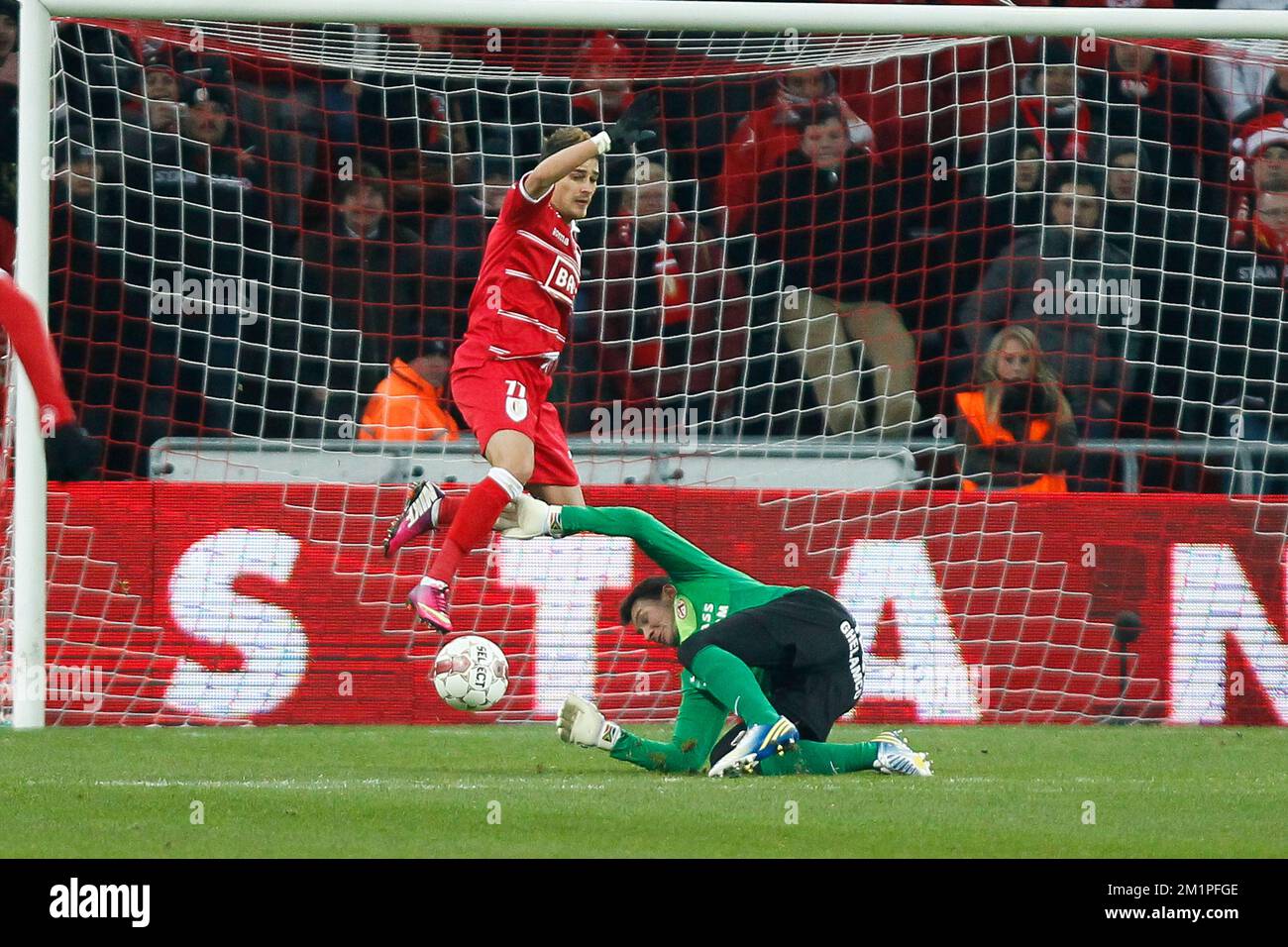 20130125 - LIEGE, BELGIUM: Standard's Maor Bar Buzaglo and Kortrijk's goalkeeper Darren Keet fight for the ball during the Jupiler Pro League match between Standard de Liege and KV Kortrijk, in Liege, Friday 25 January 2013, on day 24 of the Belgian soccer championship. BELGA PHOTO BRUNO FAHY Stock Photo