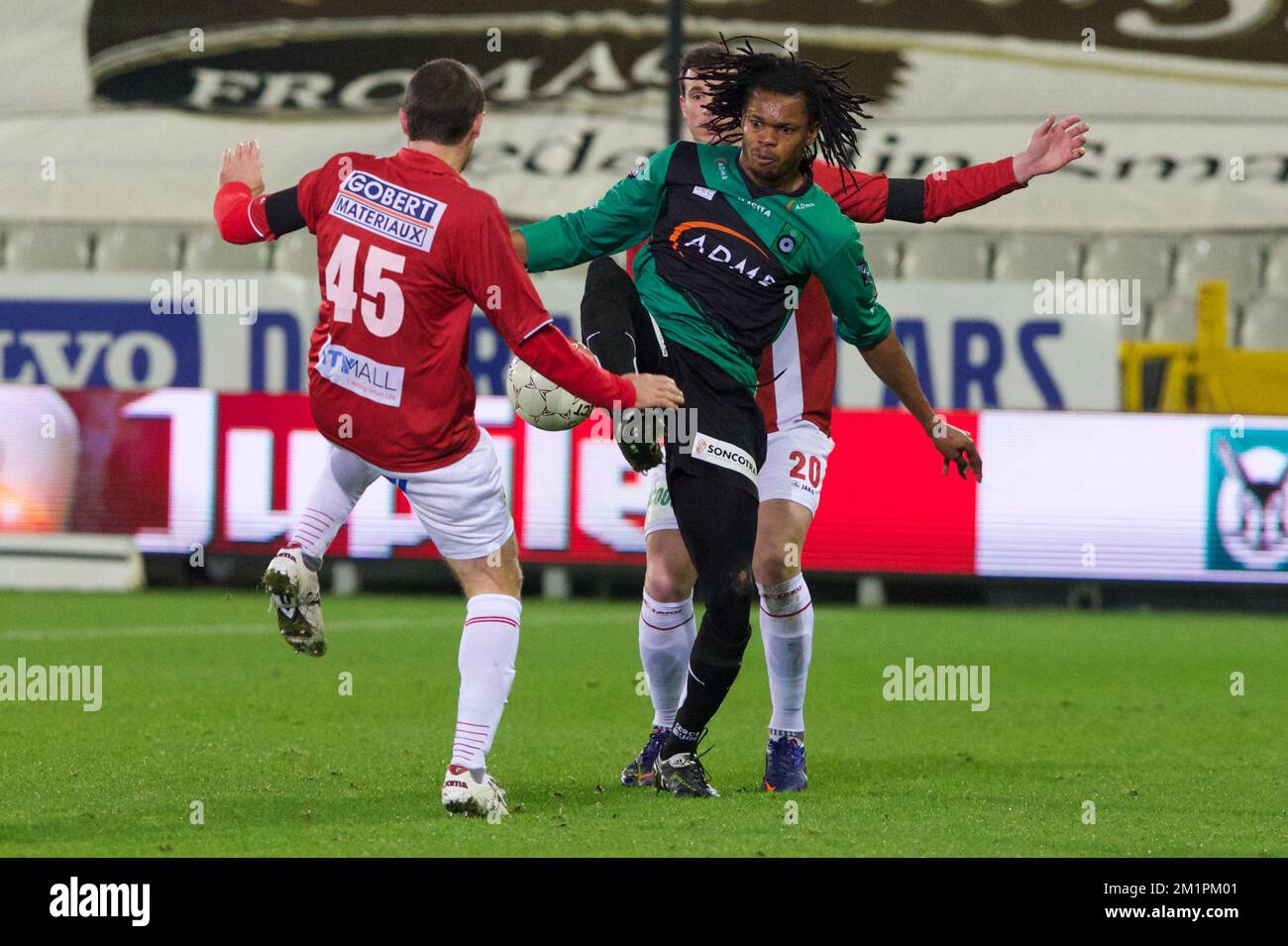20130309 - BRUGGE, BELGIUM: Mons' Gregory Lorenzi and Cercle's Michael Uchebo fight for the ball during the Jupiler Pro League match between Cercle Brugge and Mons, in Brugge, Saturday 09 March 2013, on day 29 of the Belgian soccer championship. BELGA PHOTO KURT DESPLENTER Stock Photo