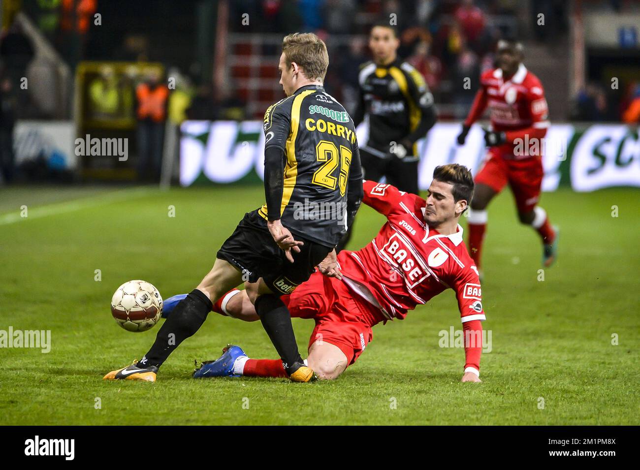 20130316 - LIEGE, BELGIUM: Lokeren's Cedric Mitu and Standard's Maor Bar Buzaglo pictured during the Jupiler Pro League match between Standard and Lokeren, in Liege, Saturday 16 March 2013, on day 30 of the Belgian soccer championship. BELGA PHOTO NICOLAS LAMBERT Stock Photo