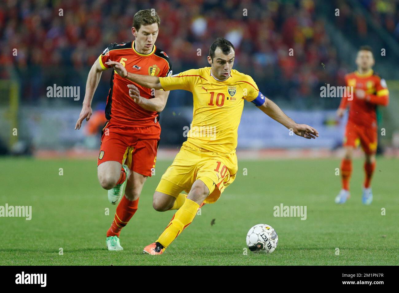 20130326 - BRUSSELS, BELGIUM: Belgium's Jan Vertonghen and Macedonia's Goran Pandev fight for the ball during a qualification game for the 2014 FIFA World Cup between Belgian national soccer team 'Red Devils' and Macedonia, Tuesday 26 March 2013 in Brussels. Last Friday the Devils won their match in Macedonia. BELGA PHOTO BRUNO FAHY Stock Photo