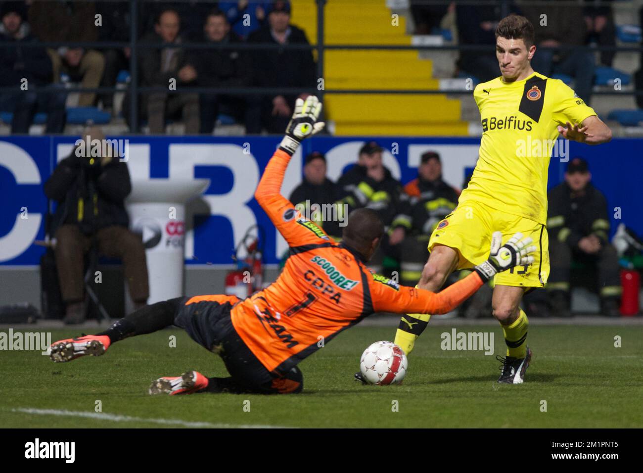 Club Brugge's Thomas Meunier and Lokeren's goalkeeper Barry Boubacar Copa fight for the ball during the Jupiler Pro League match of Play-Off 1, between Sporting Lokeren and Club Brugge in Lokeren Stock Photo
