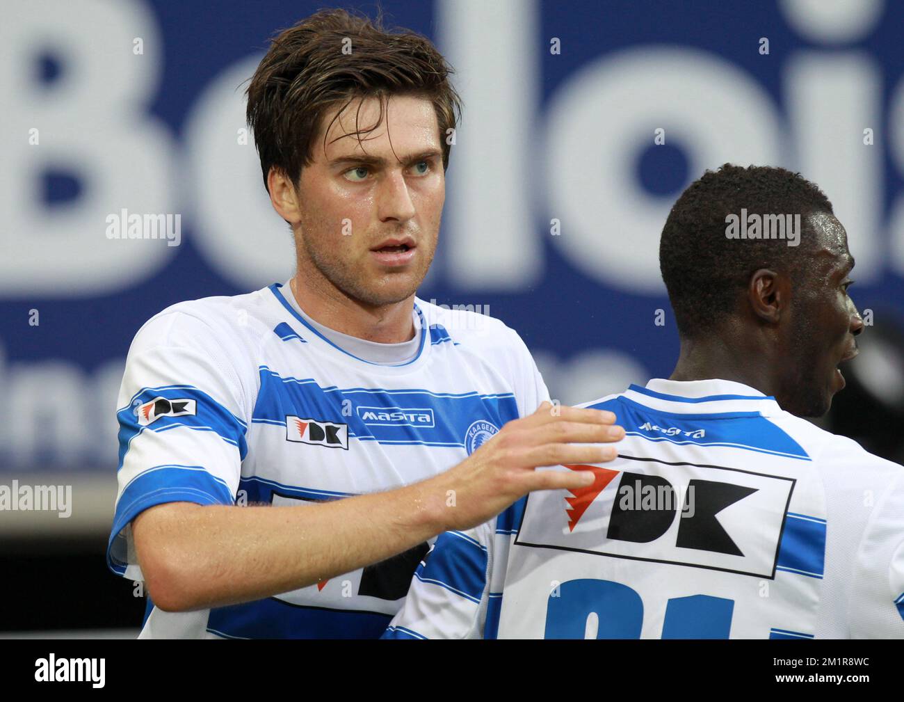 Steaua Bucharest Line Up Against VfB Stuttgart Editorial Stock Image -  Image of bombs, header: 32264489