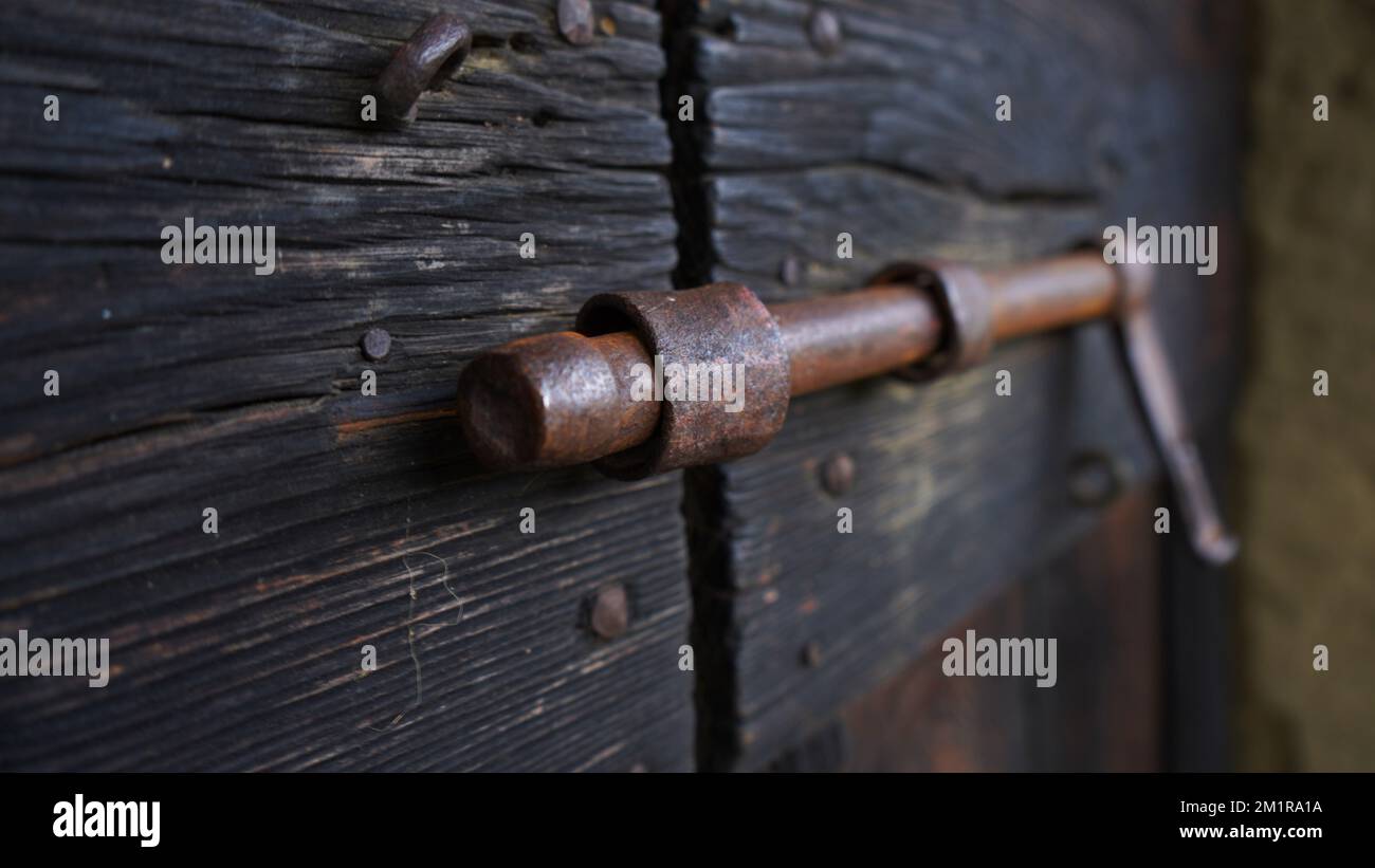 Handle on old safe hi-res stock photography and images - Alamy