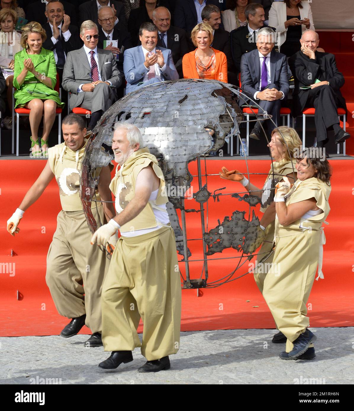 Queen Mathilde of Belgium, King Philippe - Filip of Belgium, Mechelen mayor Bart Somers and his wife Miet Bourlon, Vice-Prime Minister and Foreign Minister Didier Reynders and Archbishop Andre-Joseph Leonard watch the 'Hanswijkcavalcade' and 'Ommegang' historical parades in Mechelen, Sunday 01 September 2013. The 'Hanswijkcavalcade' parade is organized once every 25 years. BELGA PHOTO BENOIT DOPPAGNE Stock Photo