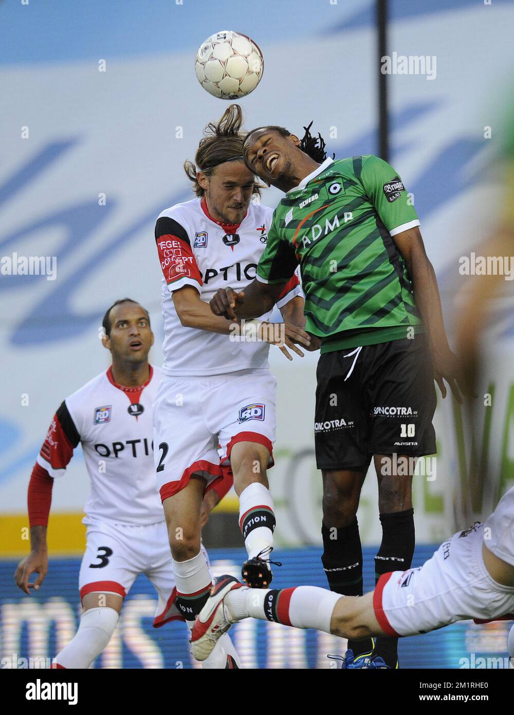 Tom Pettersson and Cercle's Michael Uchebo fight for the ball during the Jupiler Pro League match between Cercle Brugge and OH Leuven, in Brugge, Saturday 31 August 2013, on the sixth day of the Belgian soccer championship. BELGA PHOTO JOHN THYS Stock Photo