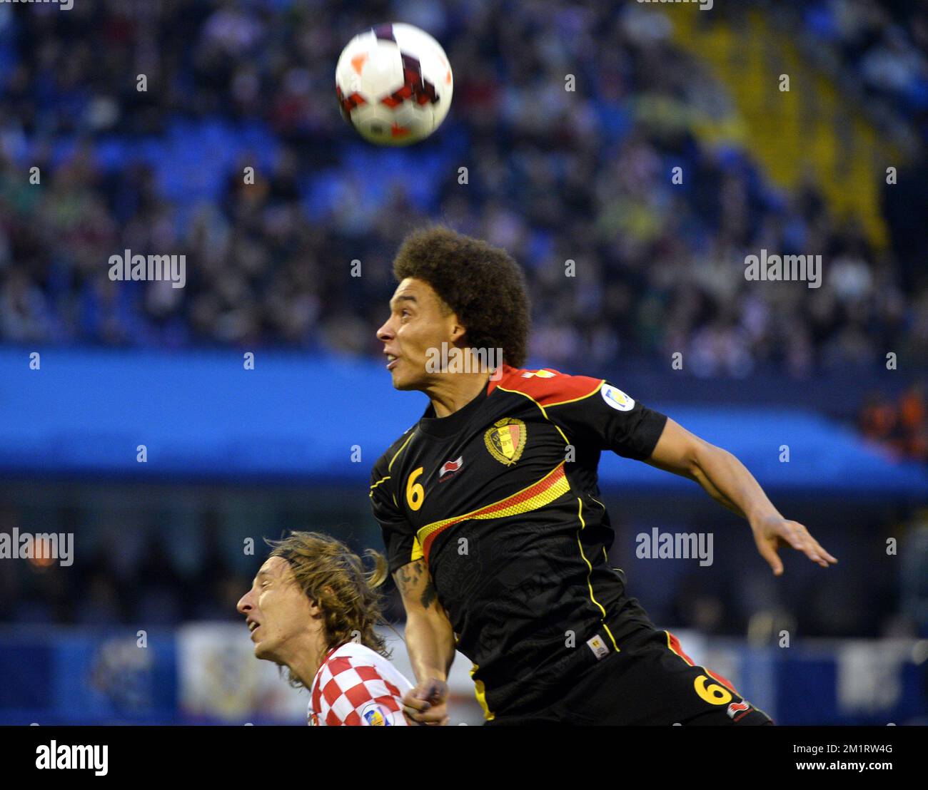 20131011 - ZAGREB, CROATIA: Croatia's Luka Modric and Belgium's Axel Witsel fight for the ball during a soccer game between Belgian national team The Red Devils and the Croatian national team in the Maksimir stadium in Zagreb, Croatia, Friday 11 October 2013, a qualification game for the 2014 FIFA World Cup. With two games to play the Red Devils are leading group A, they need one more point to qualify for the World Cup as group winner.   BELGA PHOTO ERIC LALMAND Stock Photo