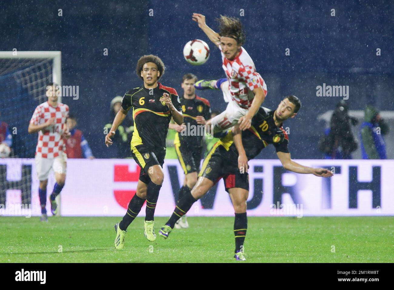 20131011 - ZAGREB, CROATIA: Belgium's Axel Witsel, Croatia's Luka Modric and Belgium's Eden Hazard fight for the ball during a soccer game between Belgian national team The Red Devils and the Croatian national team in the Maksimir stadium in Zagreb, Croatia, Friday 11 October 2013, a qualification game for the 2014 FIFA World Cup. The Red Devils won the match and qualified for the 2014 FIFA World Cup in Brazil. BELGA PHOTO PRIMOZ LAVRE Stock Photo