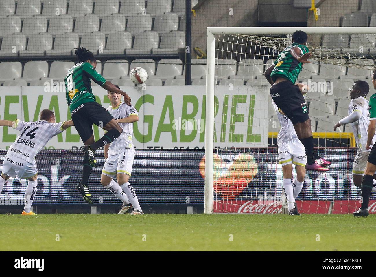 20131019 - BRUGGE, BELGIUM: Cercle's Michael Uchebo fails to score during the Jupiler Pro League match between Cercle Brugge and Zulte Waregem, in Brugge, Saturday 19 October 2013, on day 11 of the Belgian soccer championship. BELGA PHOTO BRUNO FAHY Stock Photo