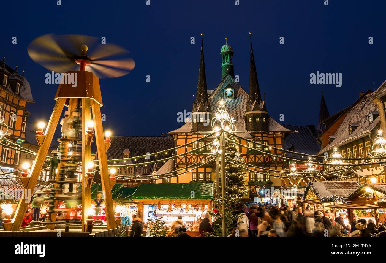 Traditional German Christmas market Stock Photo - Alamy