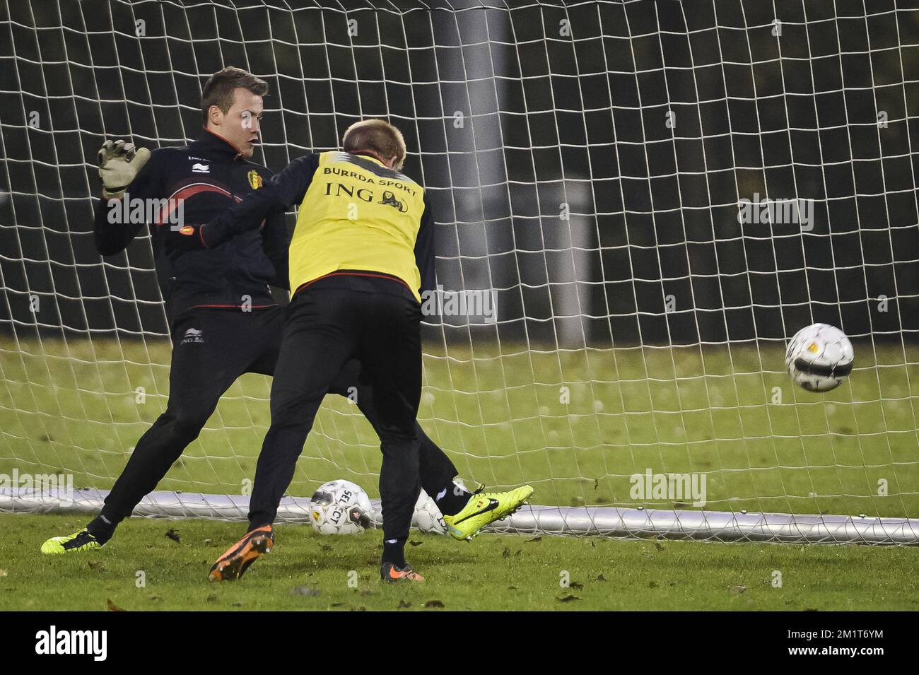 20131117 - BRUSSELS, BELGIUM: Belgium's goalkeeper Simon Mignolet in action during a training session of Belgian national soccer team Red Devils in Brussels, on Sunday 17 November 2013. Last Thursday they played Colombia and they will play Japan on November 19th in friendly games. BELGA PHOTO LAURIE DIEFFEMBACQ Stock Photo