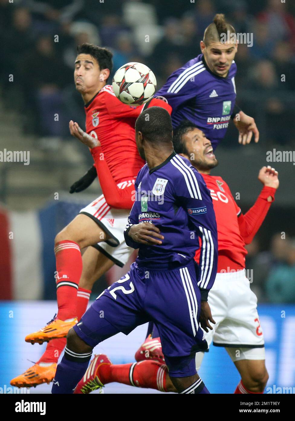 20131127 - BRUSSELS, BELGIUM: Benfica's Ezequiel Garay and Anderlecht's Aleksandar Mitrovic fight for the ball during the soccer game between Belgian team RSC Anderlecht and Portuguese club S.L. Benfica, the fifth match of the Champions League Group stage; in the group C, Wednesday 27 November 2013 in Brussels. BELGA PHOTO VIRGINIE LEFOUR Stock Photo