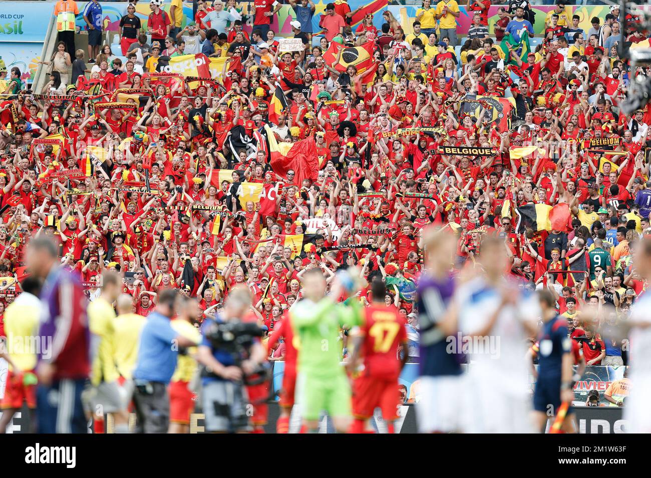 20140622 - RIO DE JANEIRO, BRAZIL: Belgium's players celebrate with supporters after winning 1-0 a soccer game between Belgian national team The Red Devils and Russia in Rio de Janeiro, Brazil, the second game in Group H of the first round of the 2014 FIFA World Cup, Sunday 22 June 2014. BELGA PHOTO BRUNO FAHY Stock Photo