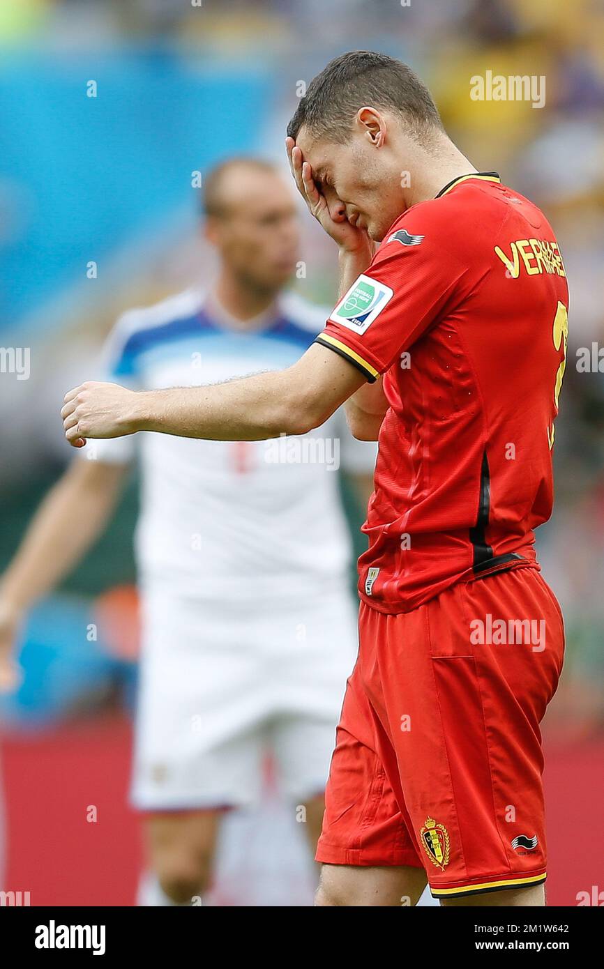 20140622 - RIO DE JANEIRO, BRAZIL: Belgium's Thomas Vermaelen leaves the pitch after being injured during a soccer game between Belgian national team The Red Devils and Russia in Rio de Janeiro, Brazil, the second game in Group H of the first round of the 2014 FIFA World Cup, Sunday 22 June 2014. BELGA PHOTO BRUNO FAHY Stock Photo