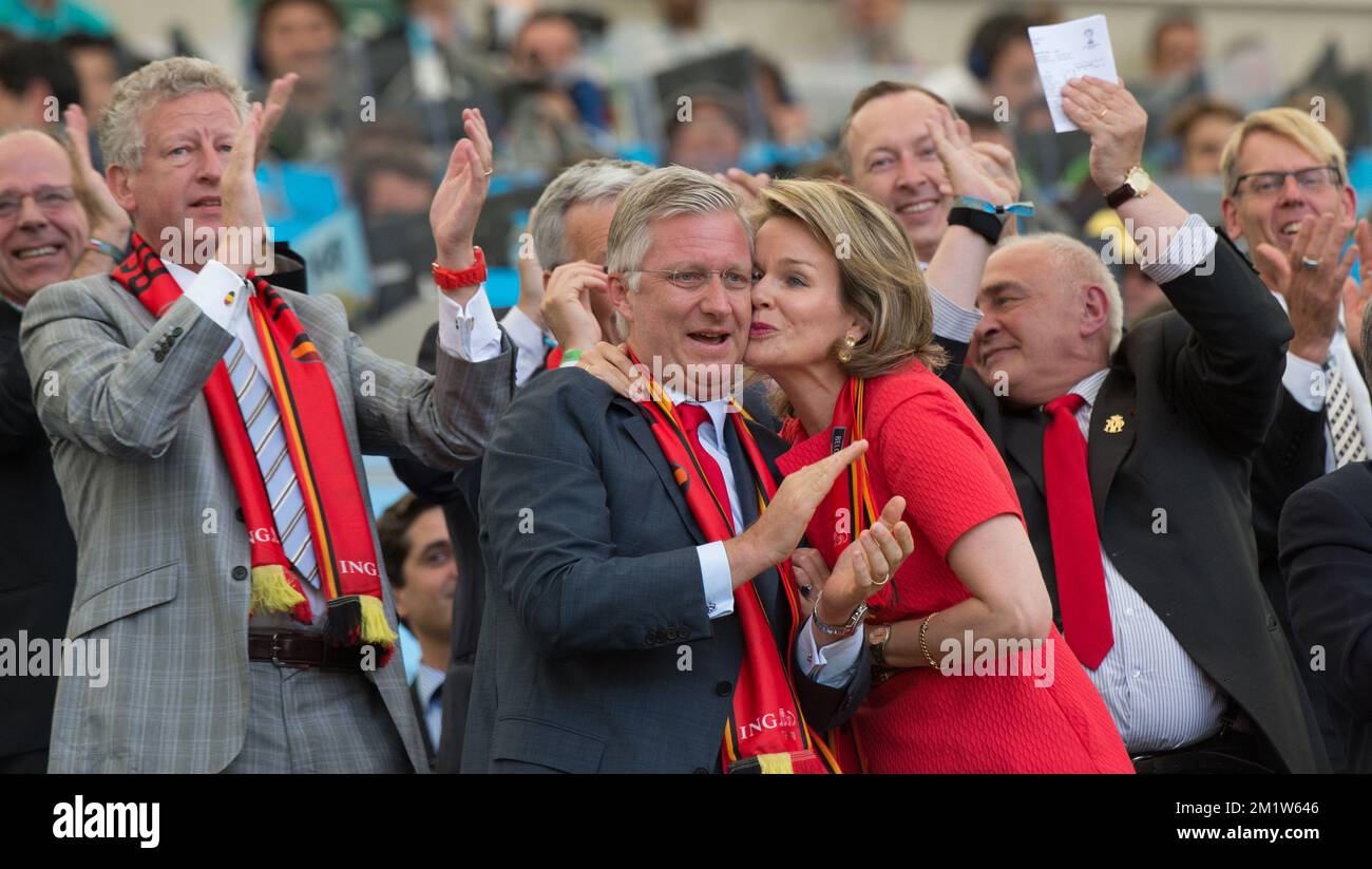 20140622 - RIO DE JANEIRO, BRAZIL: Outgoing Vice-Minister and Defence Minister Pieter De Crem, King Philippe - Filip of Belgium and Queen Mathilde of Belgium celebrate at the victory of Belgium at a soccer game between Belgian national team The Red Devils and Russia in Rio de Janeiro, Brazil, the second game in Group H of the first round of the 2014 FIFA World Cup, Sunday 22 June 2014. BELGA PHOTO BENOIT DOPPAGNE Stock Photo