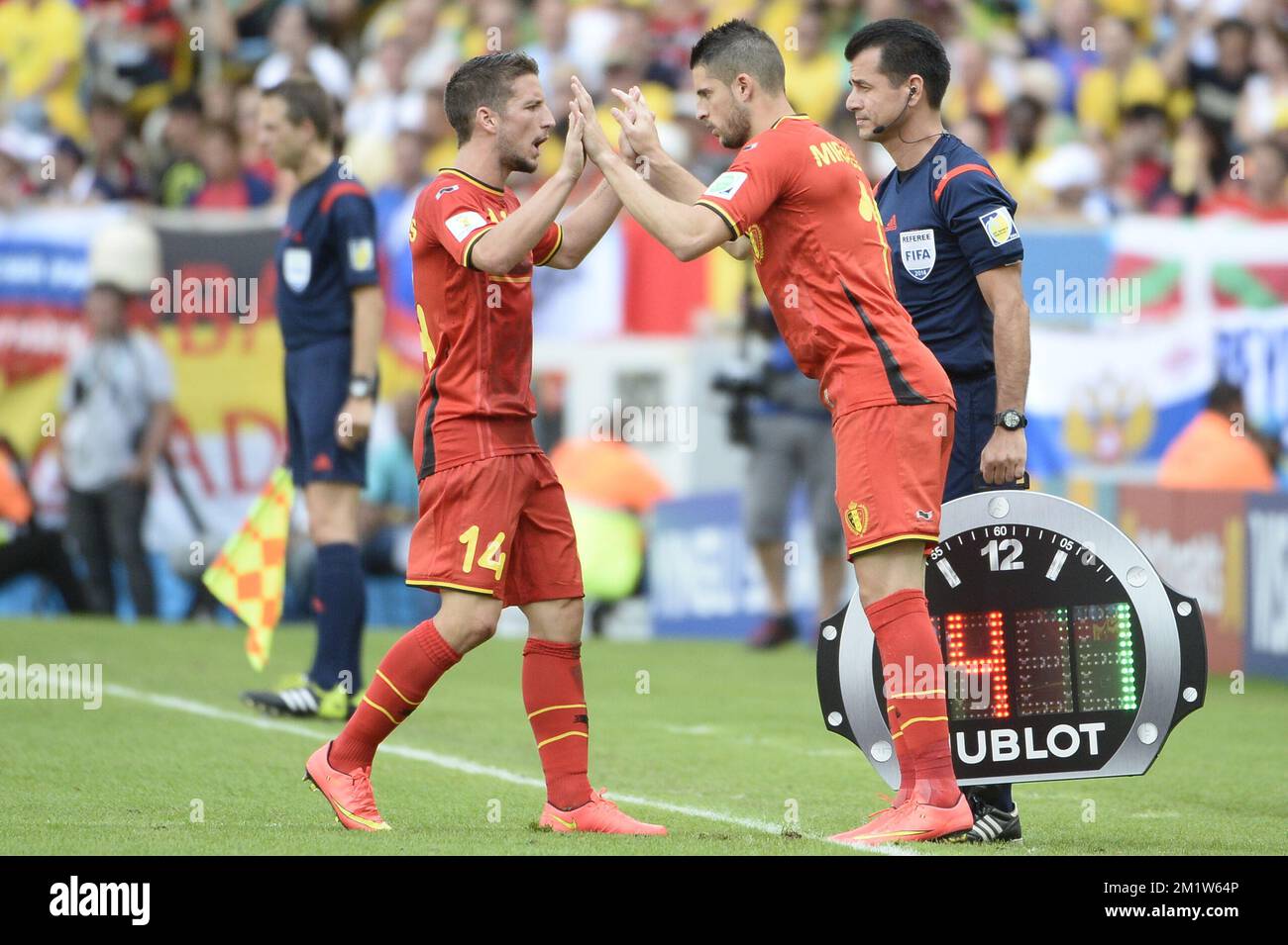 20140622 - RIO DE JANEIRO, BRAZIL: Belgium's Dries Mertens leaves and is replaced by Belgium's Kevin Mirallas at a soccer game between Belgian national team The Red Devils and Russia in Rio de Janeiro, Brazil, the second game in Group H of the first round of the 2014 FIFA World Cup, Sunday 22 June 2014.   BELGA PHOTO DIRK WAEM Stock Photo