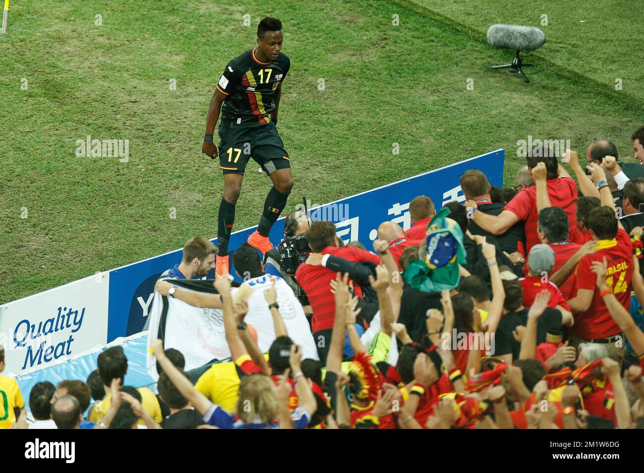 20140626 - SAO PAULO, BRAZIL: Belgium's Divock Origi came to celebrate with Jan Vertonghen who scored the 0-1 goal at the match between Belgian national soccer team Red Devils and South-Korea, third match in group H, in the stadium 'Arena de Sao Paulo', in Itaquera, Sao Paulo, Brazil, during the 2014 FIFA World Cup, Thursday 26 June 2014. The Red Devils lead their group H with two victories. BELGA PHOTO BRUNO FAHY Stock Photo