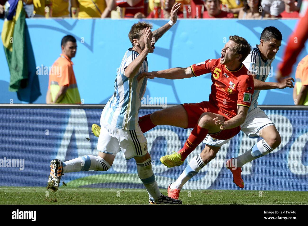 Argentina's Lucas Biglia and Belgium's Jan Vertonghen pictured during the quarter final match between Belgian national soccer team Red Devils and Argentina, in Estadio Nacional Mane Garrincha, in Brasilia, Brazil, during the 2014 FIFA World Cup, Saturday 05 July 2014.  Stock Photo