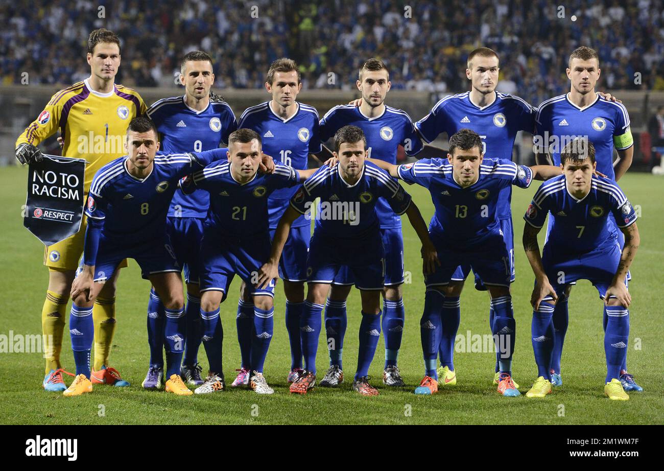 20141013 - ZENICA, BOSNIA AND HERZEGOVINA: Bosnia's players pose for a family portrait ahead of a Euro 2016 qualification match between Belgian national soccer team Red Devils and Bosnia and Herzegovina in the Bilino Polje stadium, Monday 13 October 2014, in Zenica, Bosnia and Herzegovina. BELGA PHOTO DIRK WAEM Stock Photo