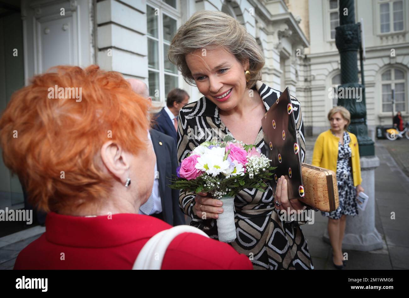 20141016 - BRUSSELS, BELGIUM: Queen Mathilde of Belgium receives flowers of royalty fan Mrs Huguette Huart after a royal visit to the 'The Power of Object(s) ¿ø Design Bestsellers in Belgium' exposition on contemporary Belgian designers, Thursday 16 October 2014 in Brussels. BELGA PHOTO VIRGINIE LEFOUR Stock Photo