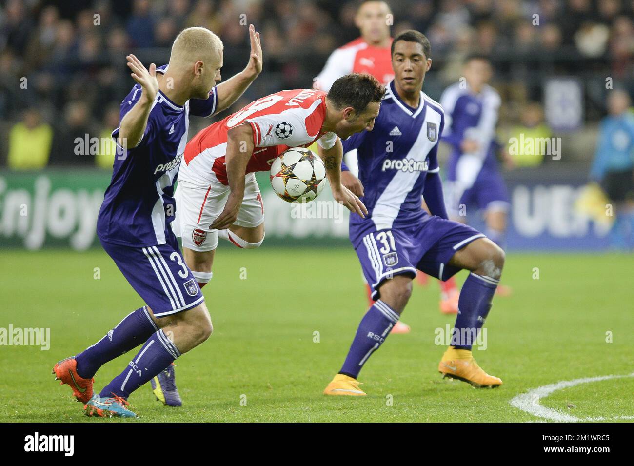 20141022 - BRUSSELS, BELGIUM: Anderlecht's Olivier Deschacht and Arsenal's Santi Cazorla fight for the ball during a third group stage game between RSCA Anderlecht and English team Arsenal, in the group D of the UEFA Champions League competition, Wednesday 22 October 2014. BELGA PHOTO LAURIE DIEFFEMBACQ Stock Photo