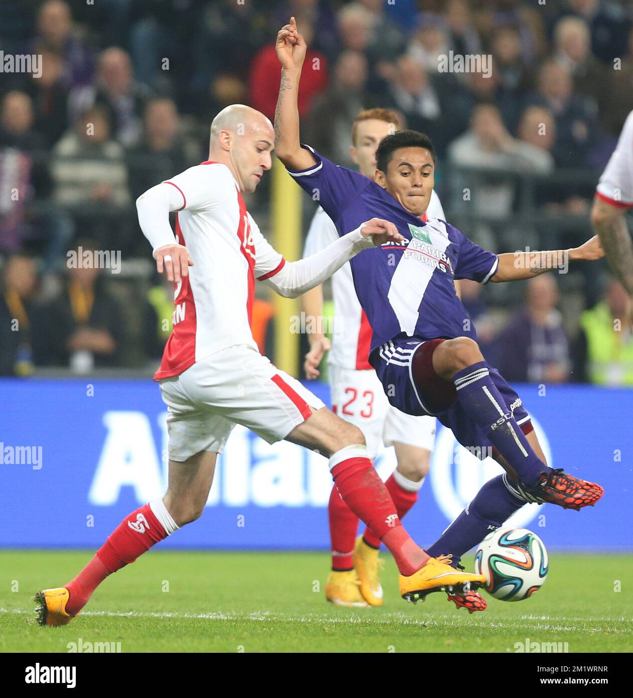 20141026 - BRUSSELS, BELGIUM: Standard's Laurent Ciman and Anderlecht's Andy Najar fight for the ball during the Jupiler Pro League match between RSC Anderlecht and Standard de Liege, in Brussels, Sunday 26 October 2014, on day 12 of the Belgian soccer championship. BELGA PHOTO VIRGINIE LEFOUR Stock Photo