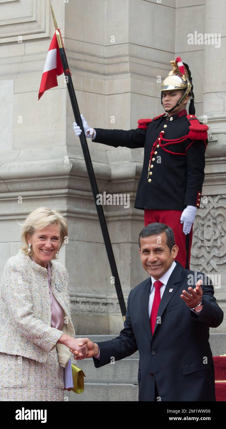 20141023 - LIMA, PERU: Peruvian President Ollanta Humala welomes Belgian princess Astrid at the Government's Palace on the sixth day of an economic mission of Belgian Princess Astrid and the Foreign Minister to Colombia and Peru from 18 to 25 October, Thursday 23 October 2014 in Peru. BELGA PHOTO BENOIT DOPPAGNE Stock Photo