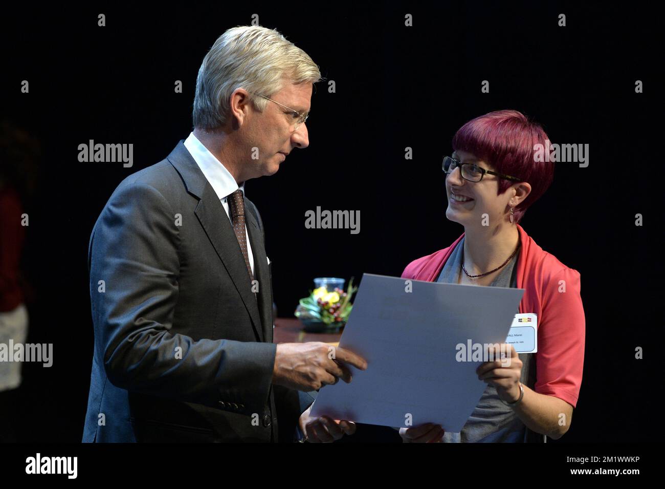 20141023 - BRUSSELS, BELGIUM: King Philippe - Filip of Belgium and winner of a writing contest Marei Schwall pictured at the celebration of the tenth anniversary of Erasmus Belgica, Thursday 23 October 2014, in Brussels. Erasmus is is the exchange program for students in higher education. BELGA PHOTO ERIC LALMAND Stock Photo