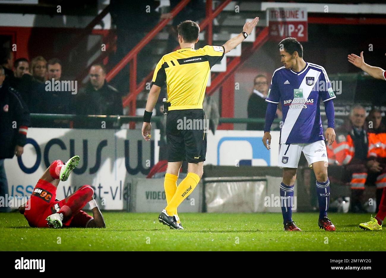 20141029 - KORTRIJK, BELGIUM: Anderlecht's Andy Najar (R) pictured during the Jupiler Pro League match between KVK Kortrijk and RSC Anderlecht, in Kortrijk, Wednesday 29 October 2014, on day 13 of the Belgian soccer championship. BELGA PHOTO VIRGINIE LEFOUR Stock Photo