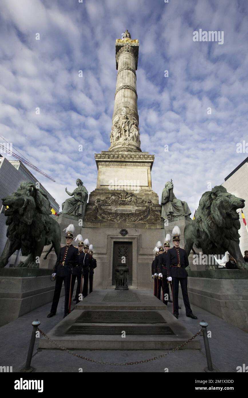 20141111 - BRUSSELS, BELGIUM: Illustration picture shows the commemoration of World War I (1914-1918), commonly known as Remembrance Day, at the tomb of the Unknown Soldier, at the Congress Column (Colonne du Congres - Congreskolom) in Brussels, Tuesday 11 November 2014. The ceasefire went into effect in 1918 as Germany signed an armistice agreement with the Allies. They also commemorate the victims of the Second World War II (1940-1945) and of humanitarian and peace operations after 1945. BELGA PHOTO NICOLAS MAETERLINCK Stock Photo