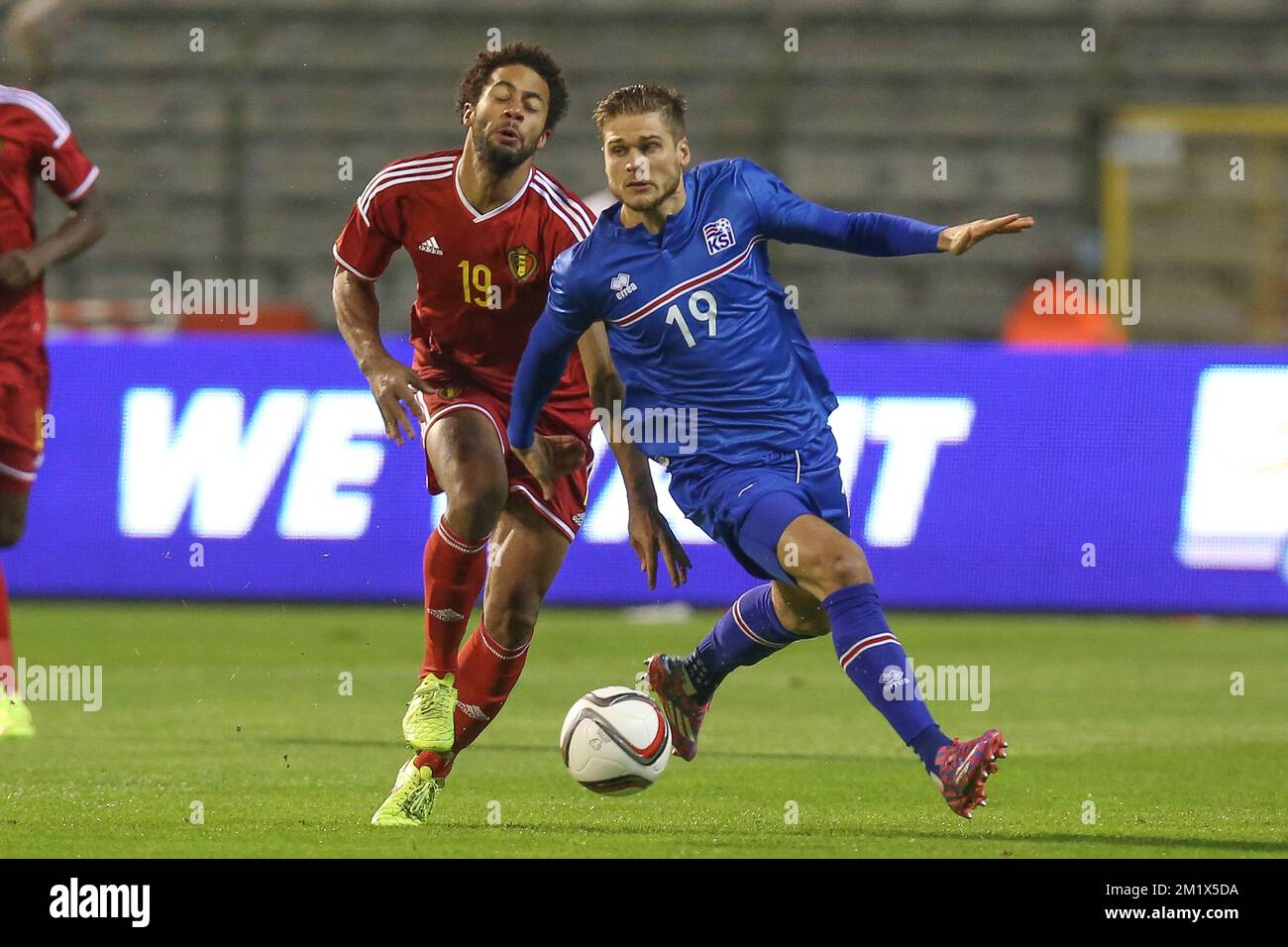 20141112 - BRUSSELS, BELGIUM: Belgium's Moussa Dembele and Iceland's Rurik Gislason fight for the ball during a friendly game of Belgian national soccer team Red Devils and Iceland national team, in the King Baudouin stadium (Boudewijnstadion/ Stade Roi Baudouin) in Brussels, Wednesday 12 November 2014. BELGA PHOTO BRUNO FAHY Stock Photo